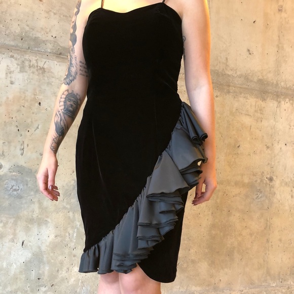 Spaghetti strap black velvet dress w side ruffle M - Picture 2 of 12